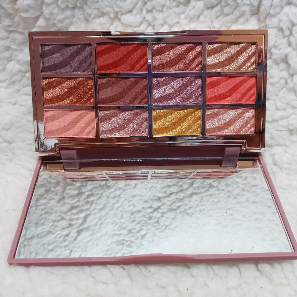 NIB Ciaté London The Velvet Palette